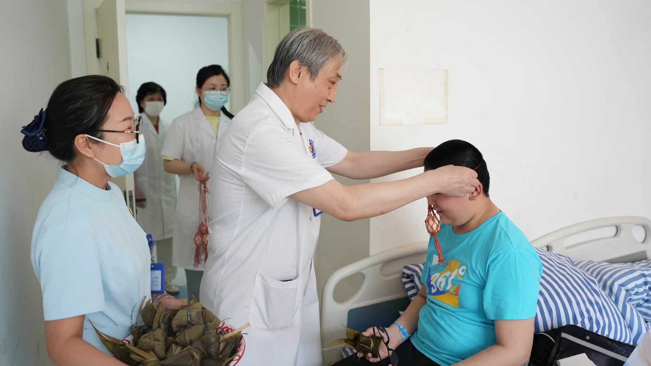 孩子智力发育迟缓的表现有哪些？哈尔滨中童儿童医院：动作笨拙也要引起警惕