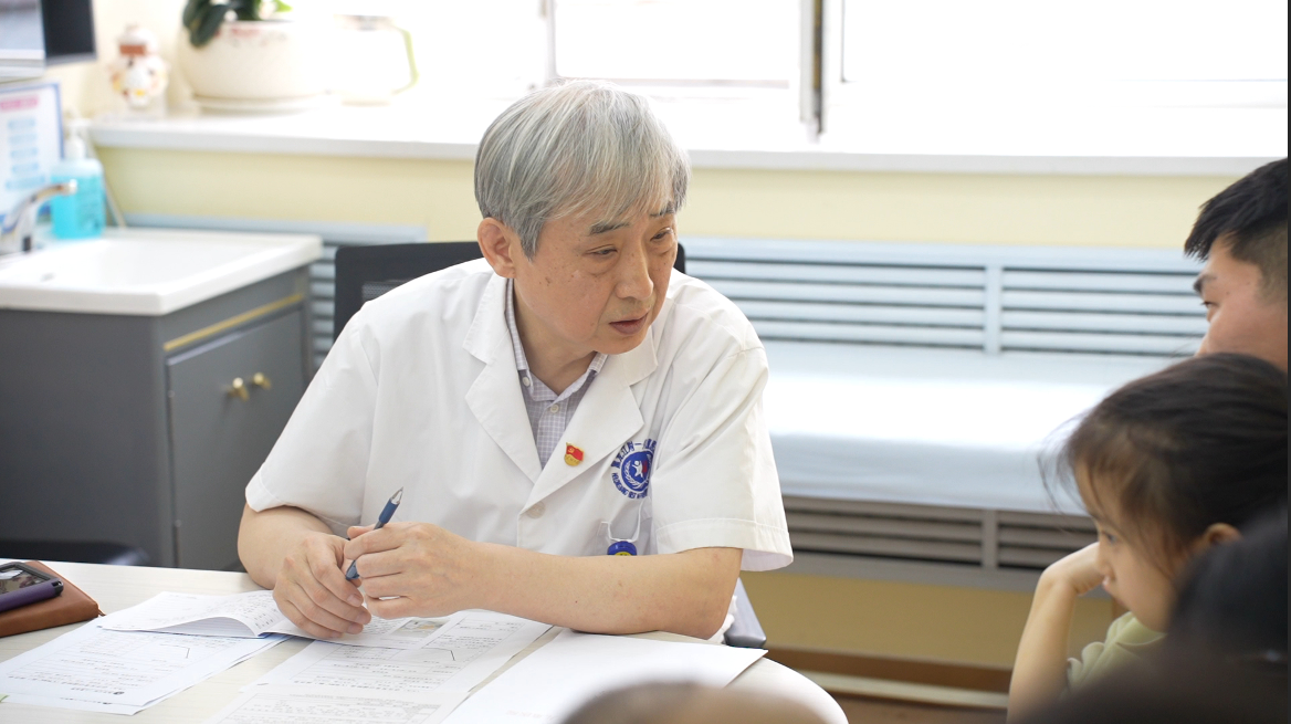 孩子频繁小动作停不下来？哈尔滨中童专科特色专治发育行为异常
